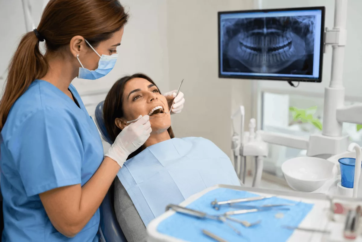 Periodoncia en Sevilla: cuándo el sangrado de encías requiere atención 3 diagnostico periodontal sondaje radiografia