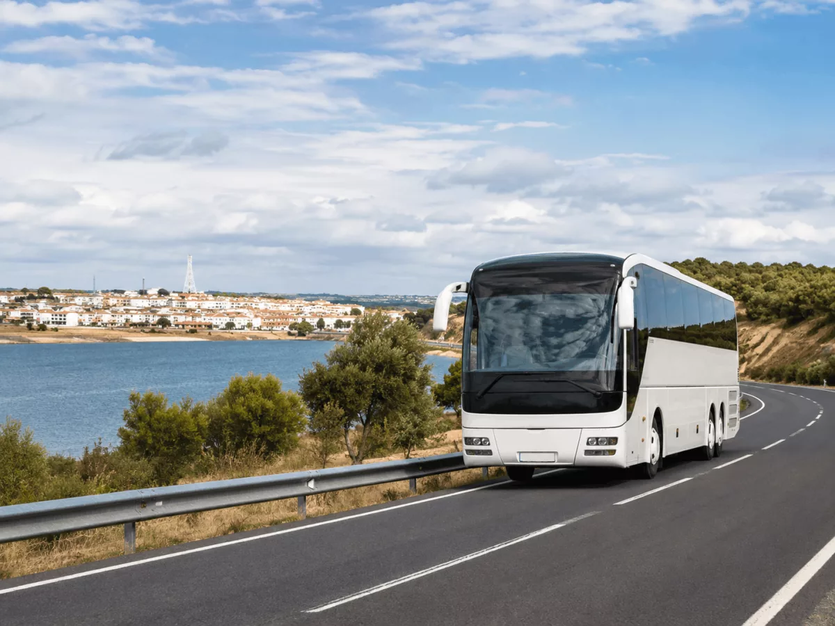 Alquiler de autocares para eventos en Huelva: cómo organizar rutas, asistentes y horarios 5 autocar ruta eventos huelva